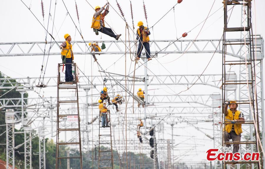 Iniciará en octubre la línea de transporte ferroviario de mercancía pesada más larga de China