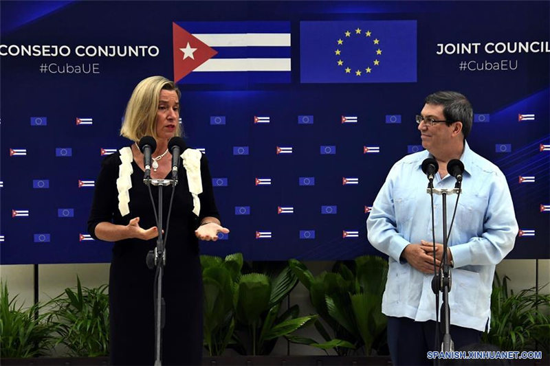 La alta representante para Asuntos Exteriores y Política de Seguridad de la Unión Europea (UE), Federica Mogherini (i), y el canciller cubano Bruno Rodríguez (d), participan en una conferencia de prensa en el marco del segundo Consejo Conjunto entre Cuba y la Unión Europea, en La Habana, capital de Cuba, el 9 de septiembre de 2019. Mogherini reiteró el lunes que el bloque tiene plena disposición de apoyar a Cuba en el proceso de actualización del modelo socio-económico iniciado en 2011. (Xinhua/Joaquín Hernández)