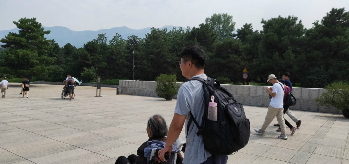 Zhao Zong y su abuela en Xi'an, provincia de Shaanxi. [Foto: proporcionada a chinadaily.com.cn]