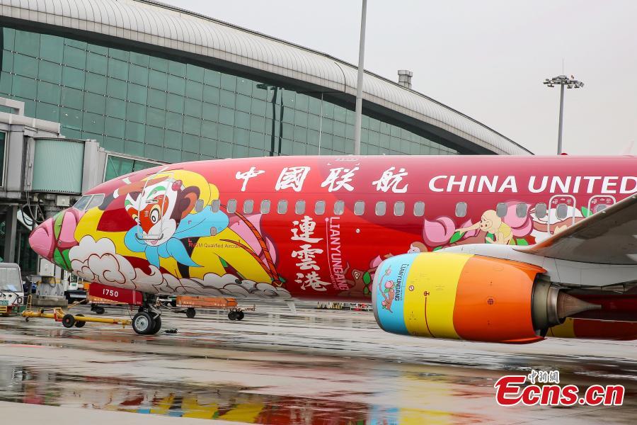 El avión temático del “Viaje al Oeste” debuta en Guangzhou