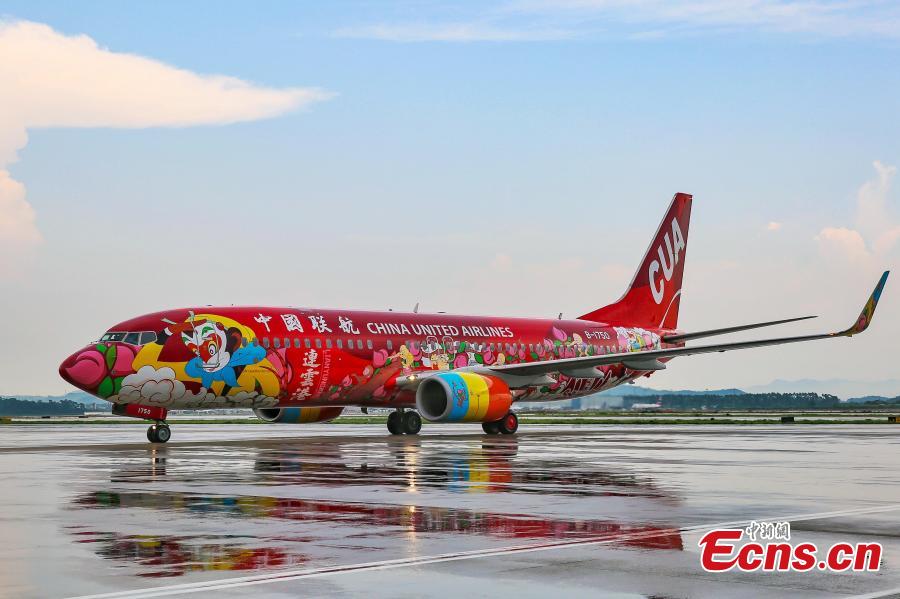 El avión temático del “Viaje al Oeste” debuta en Guangzhou