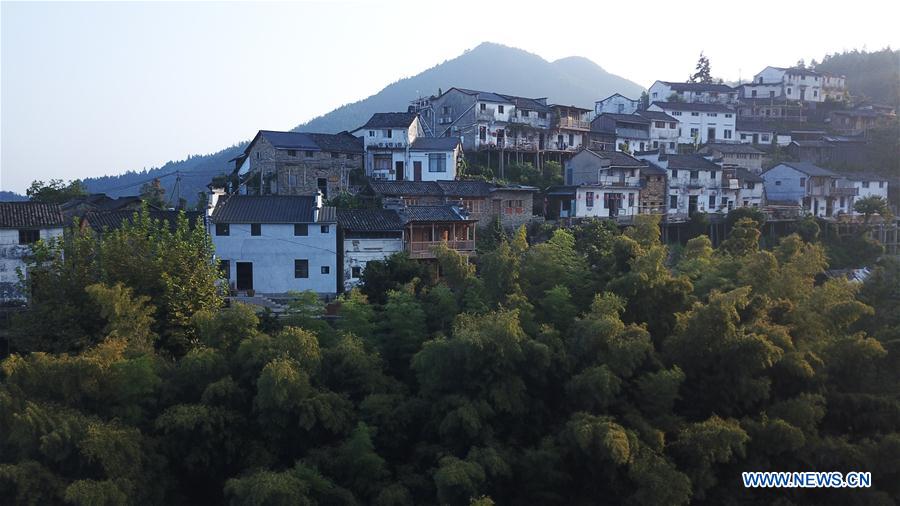 Grato amanecer en la aldea Mulihong de Anhui