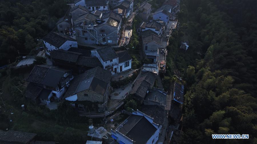 Grato amanecer en la aldea Mulihong de Anhui