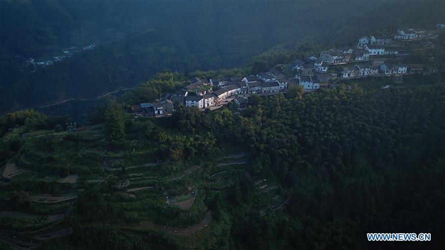 Grato amanecer en la aldea Mulihong de Anhui