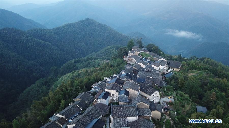 Grato amanecer en la aldea Mulihong de Anhui