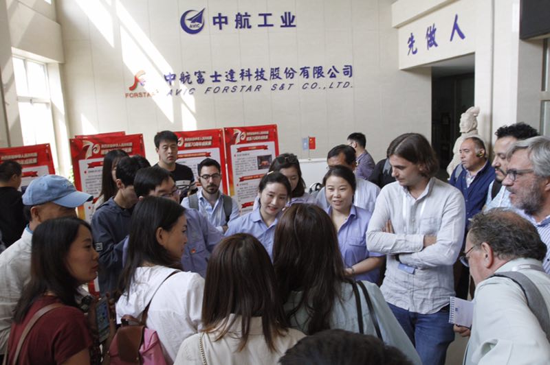 Como parte del primer seminario internacional de la Alianza de Medios de Comunicación de La Franja y La Ruta, periodistas iberoamericanos recorren centros tecnológicos y logísticos de Xi'an, Shaanxi, 23 de septiembre del 2019. (Foto: YAC)