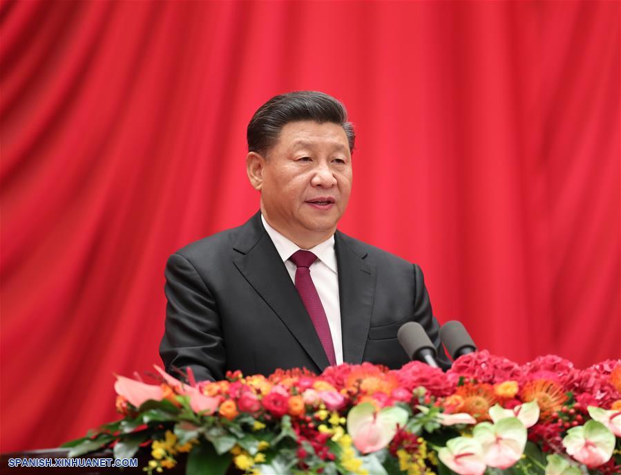 El presidente chino, Xi Jinping, también secretario general del Comité Central del Partido Comunista de China (PCCh) y presidente de la Comisión Militar Central, pronuncia un importante discurso durante la recepción para celebrar el 70o aniversario de la fundación de la República Popular China, en el Gran Palacio del Pueblo, en Beijing, capital de China, el 30 de septiembre de 2019. (Xinhua/Huang Jingwen)