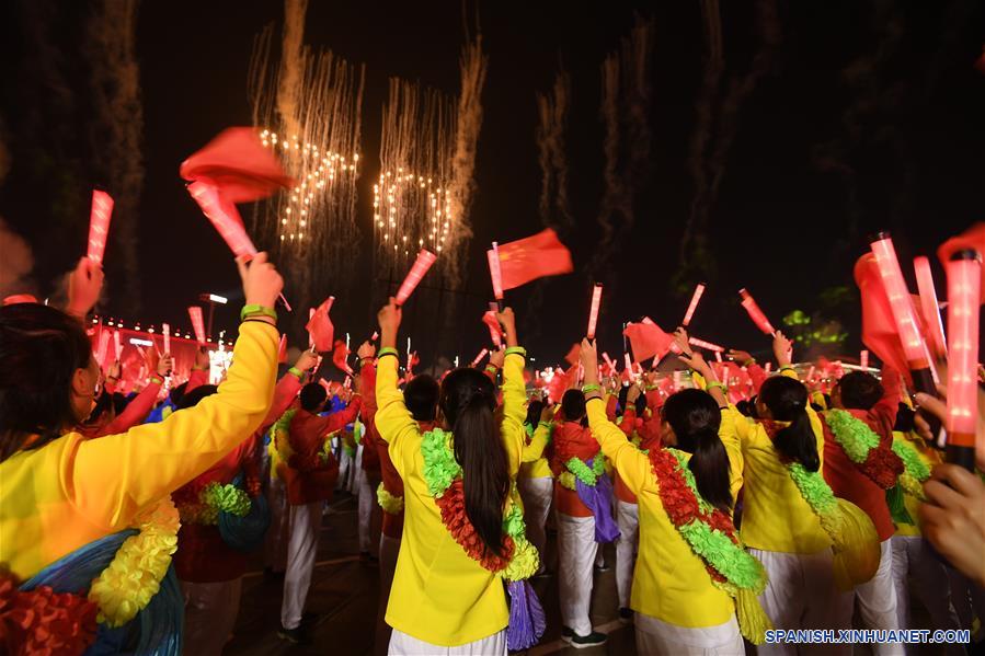 (Día Nacional) Comienza gala nocturna por Día Nacional de China