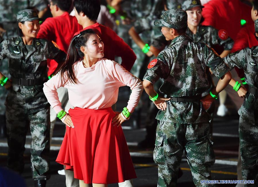 (Día Nacional) Comienza gala nocturna por Día Nacional de China