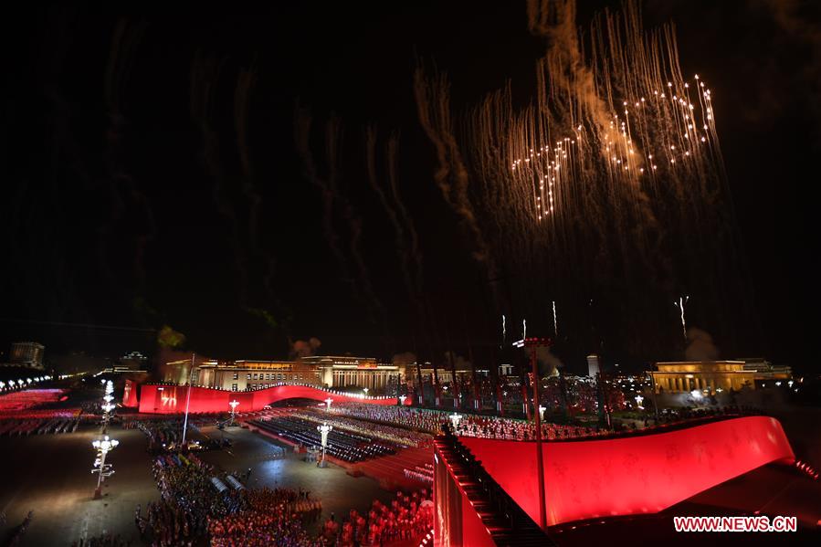 (Día Nacional) Comienza gala nocturna por Día Nacional de China