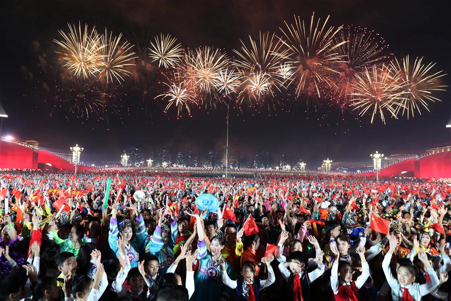 (Día Nacional) Comienza gala nocturna por Día Nacional de China