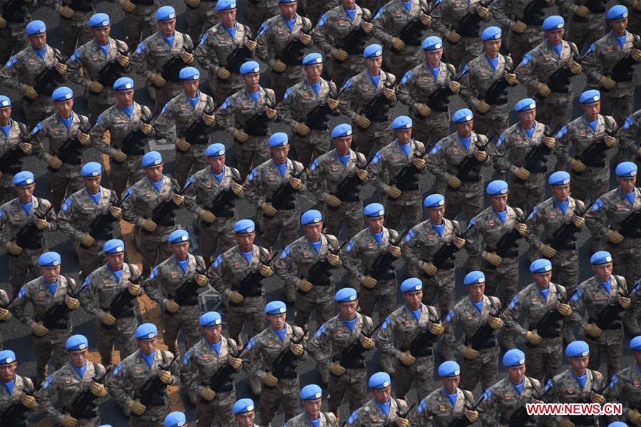 (Día Nacional) Debutan fuerzas chinas de pacificación en desfile del Día nacional