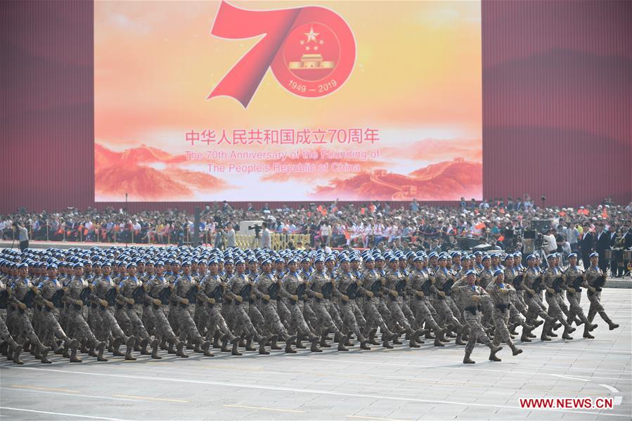 (Día Nacional) Debutan fuerzas chinas de pacificación en desfile del Día nacional