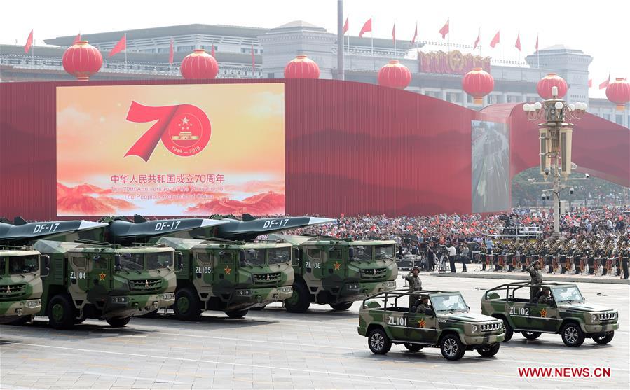 (Día Nacional) China muestra misiles convencionales Dongfeng-17 en desfile militar