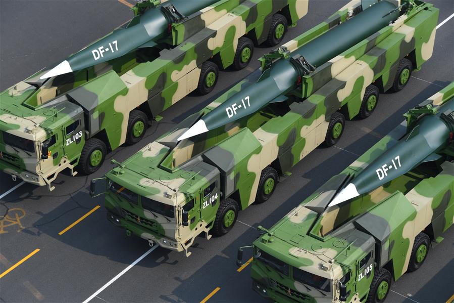 Una formación de misiles convencionales Dongfeng-17 asiste al desfile militar durante las celebraciones con motivo del 70o aniversario de la fundación de la República Popular China en Beijing, capital de China, el 1 de octubre de 2019. (Xinhua/Pan Yulong)