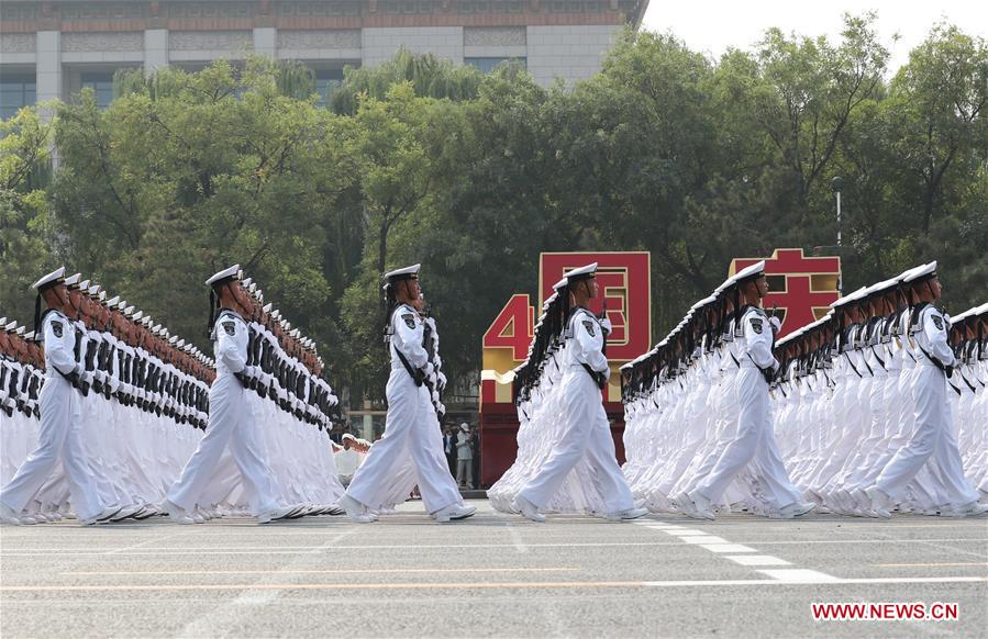 (Día Nacional) Fuerzas navales del EPL impresionan a la audiencia en desfile del Día Nacional