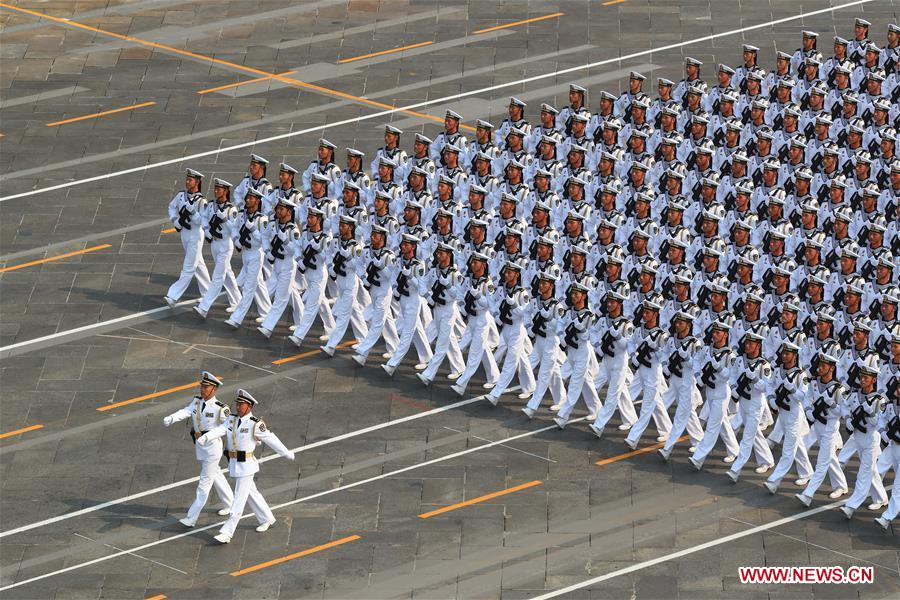 (Día Nacional) Fuerzas navales del EPL impresionan a la audiencia en desfile del Día Nacional