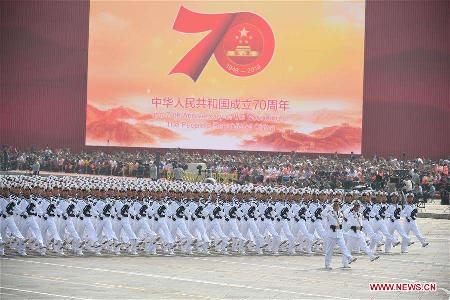 (Día Nacional) Fuerzas navales del EPL impresionan a la audiencia en desfile del Día Nacional