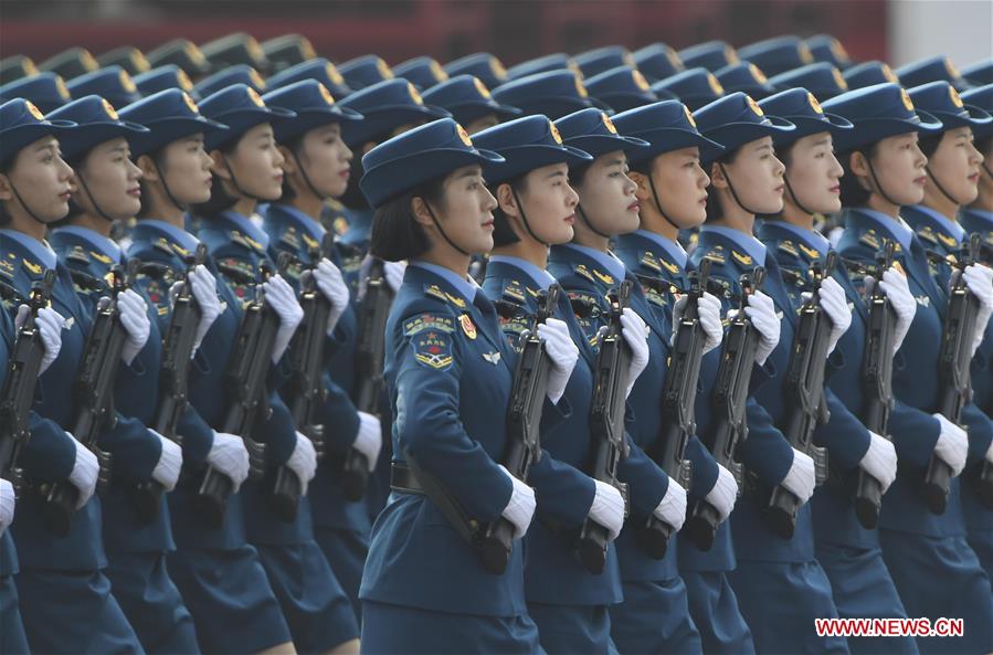 (Día Nacional) Generales mujeres chinas participan por primera vez en desfile militar