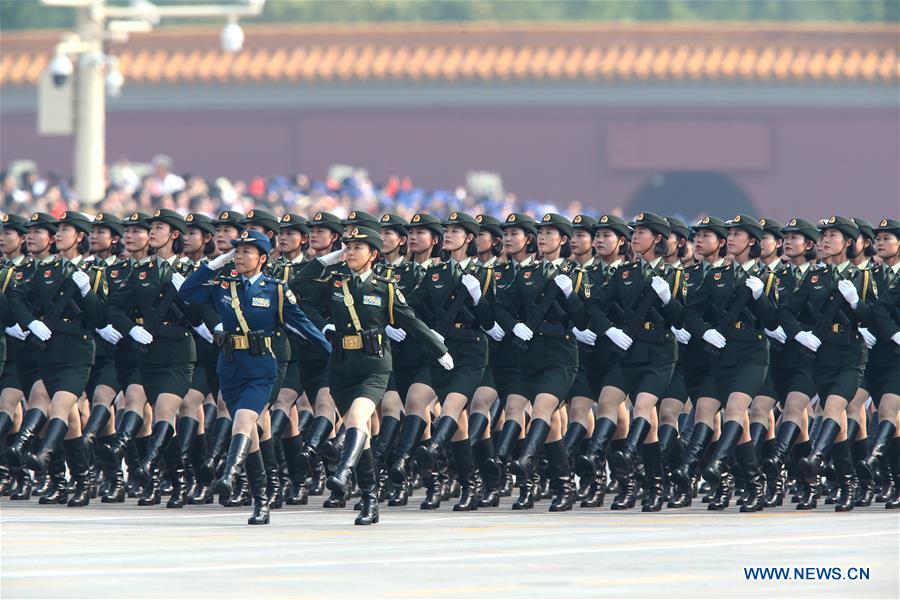 (Día Nacional) Generales mujeres chinas participan por primera vez en desfile militar