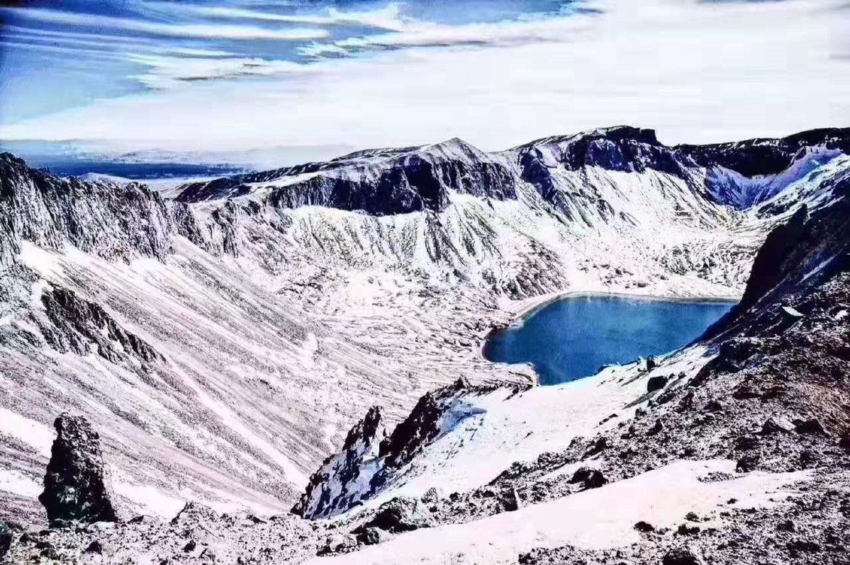 Una gran nevada convierte a la monta?a Changbai en un país de hadas donde los turistas disfrutan y ensue?an.（Foto: chinadaily）