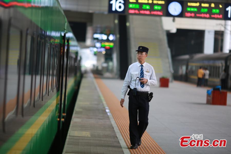 El mecánico que garantiza la seguridad del tren chino de alta velocidad