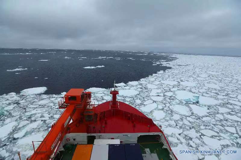 Rompehielos polar de China entra a zona de hielo flotante en Océano Austral