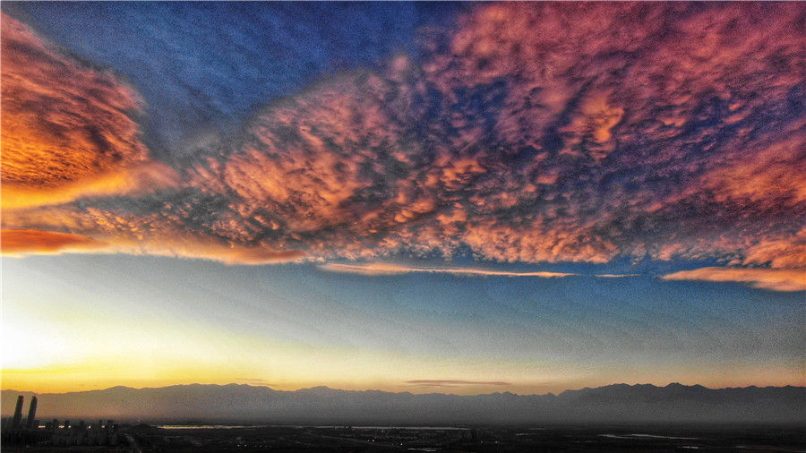 Fotografía de un espléndido atardecer invernal en Yinchuan, en la región autónoma Hui de Ningxia. [Foto por Su Yong/para chinadaily.com.cn]