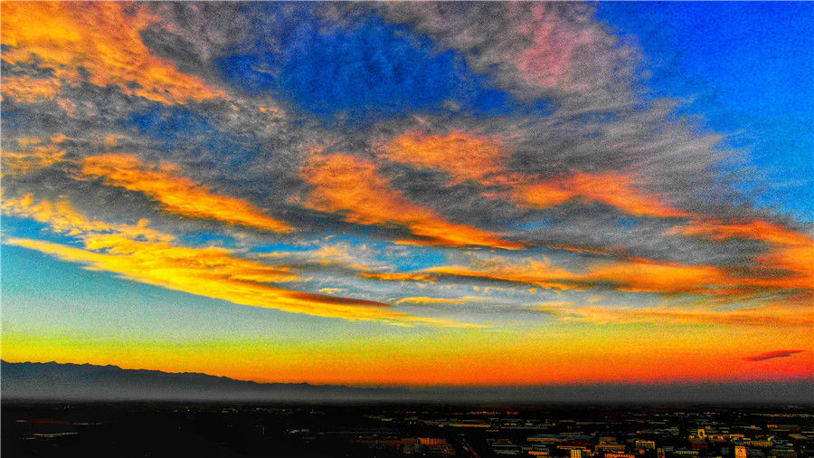 Fotografía de un espléndido atardecer invernal en Yinchuan, en la región autónoma Hui de Ningxia. [Foto por Su Yong/para chinadaily.com.cn]