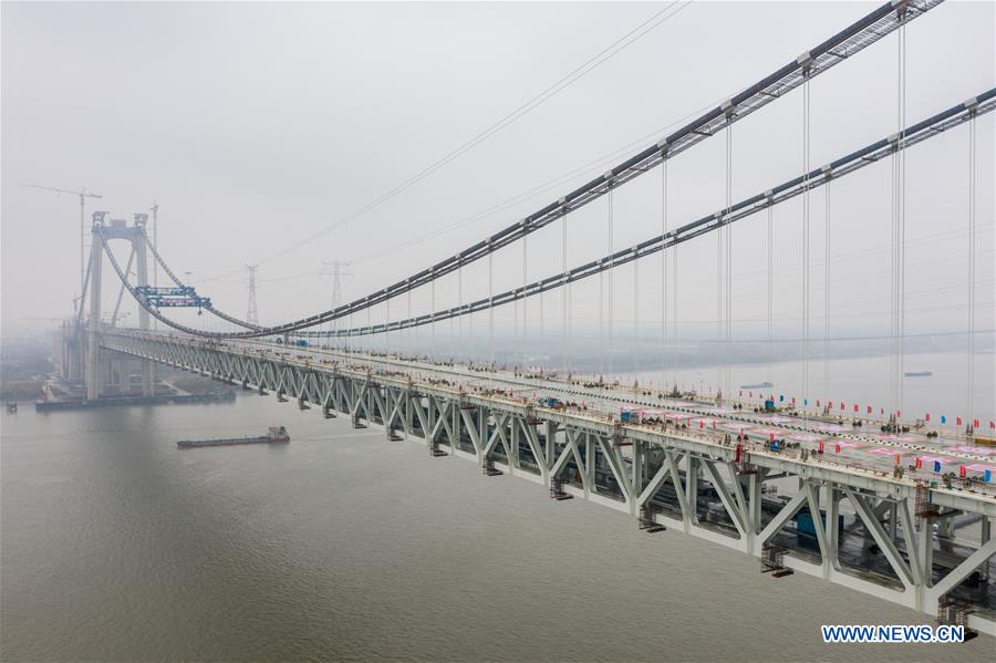 Finaliza la construcción del cuerpo principal del primer puente colgante de China con autopista y línea de ferrocarril 