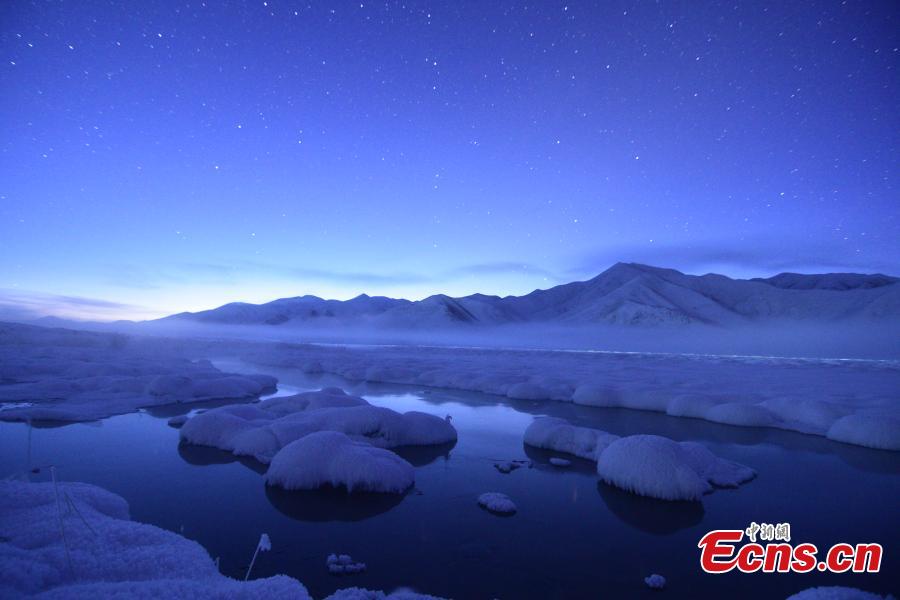 Pacífica noche estrellada en la pradera Bayanbulak de Xinjiang