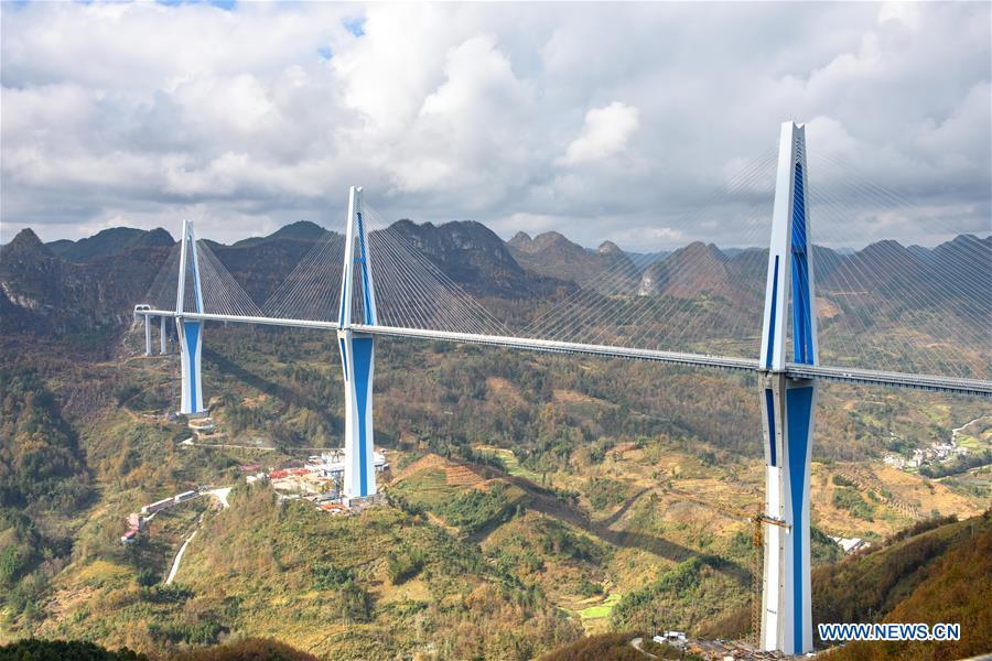 Guizhou inaugura el gran puente de Pingtang