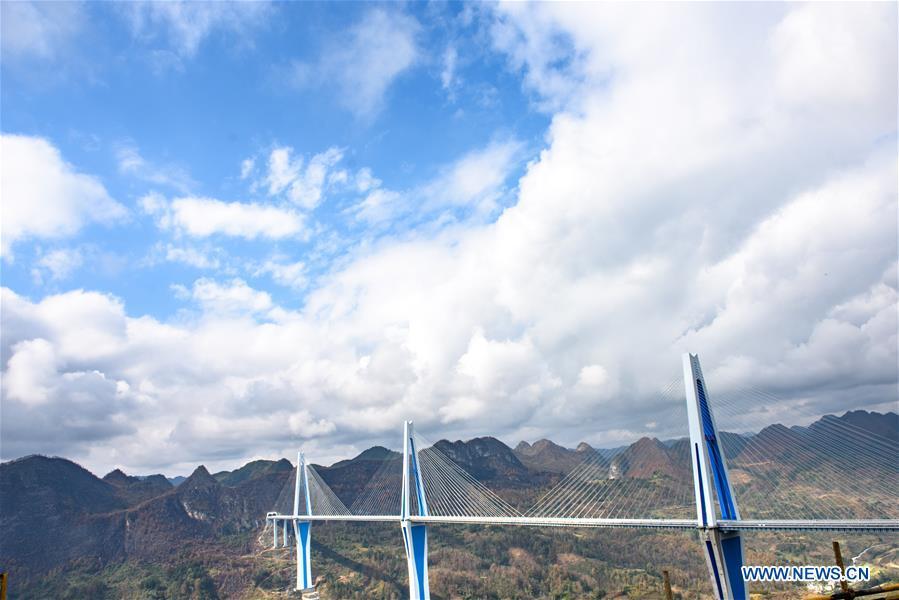 Guizhou inaugura el gran puente de Pingtang