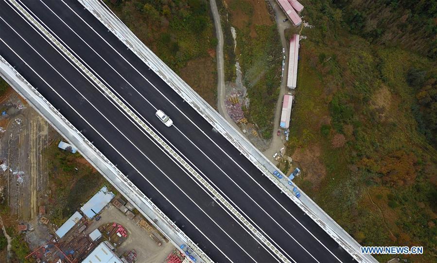 Guizhou inaugura el gran puente de Pingtang