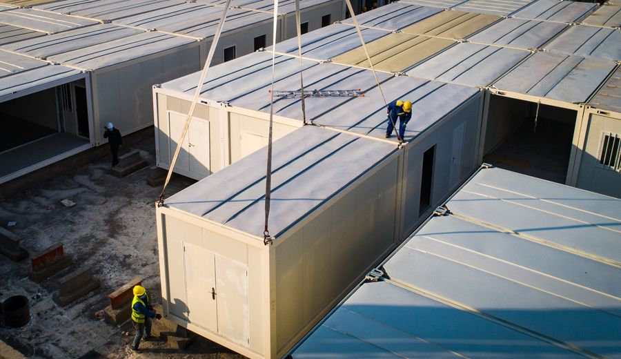 Vista aérea de trabajadores laborando en el sitio de construcción del Hospital Leishenshan en Wuhan, provincia de Hubei, en el centro de China, el 4 de febrero de 2020. (Xinhua/Xiao Yijiu)