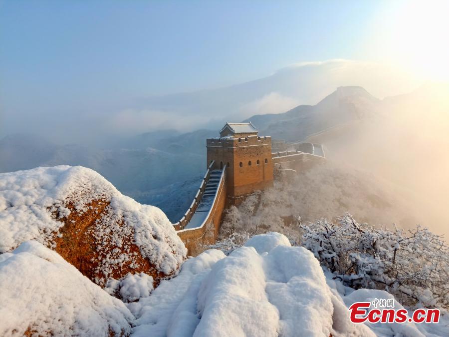 Gran Muralla Jinshanling : reino de hadas después de la nevada primaveral