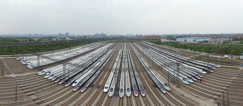 Trenes de alta velocidad esperan la reanudación de las operaciones en Wuhan, provincia de Hubei. El cierre de 76 días de la ciudad terminará hoy miércoles, 8 de abril. (Foto: Zhao Jun/China Daily) 