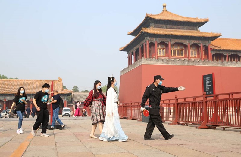 Los turistas visitan el Museo del Palacio en Beijing, el 1 de mayo de 2020. [Foto de Jiang Dong / China Daily]