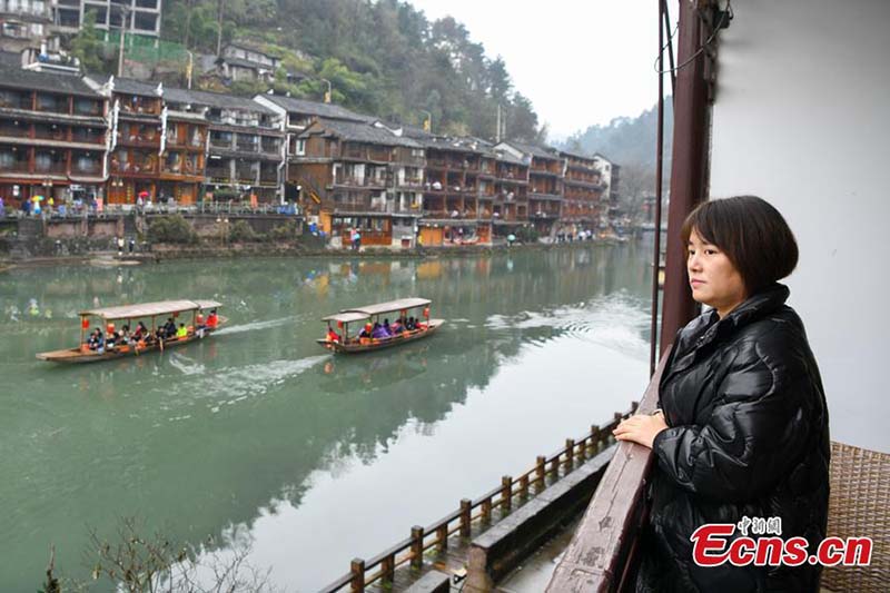 Foto tomada el 16 de febrero de 2021 muestra una hermosa vista de la aldea de Fenghuang en la prefectura autónoma Tujia y Miao de Xiangxi, provincia de Hunan en China (Foto: Servicio de Noticias de China / Yang Huafeng).