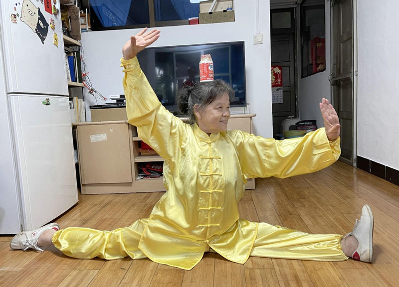 Jiang Xuezhen practica Tai Chi en Fuzhou, provincia de Fujian. [Foto: proporcionada a China Daily]