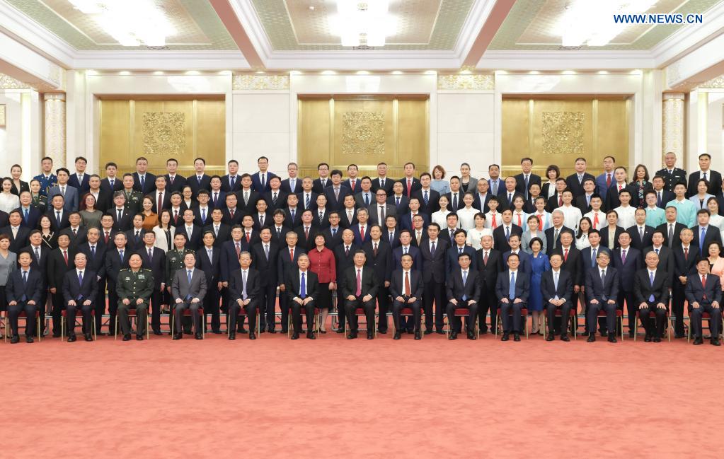 Xi saluda a personas participantes en preparativos para celebración de centenario de PCCh