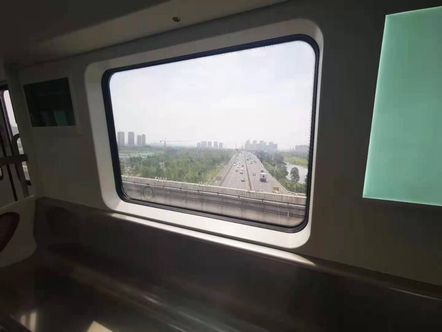 Nuevo tren para el metro autónomo con el más alto nivel de automatización en Wuhan, provincia de Hubei. [Foto: proporcionada a China Daily]