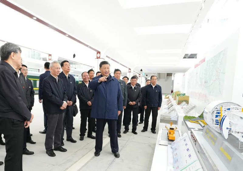 Xi visita ciudad de Nyingchi en la región autónoma del Tíbet