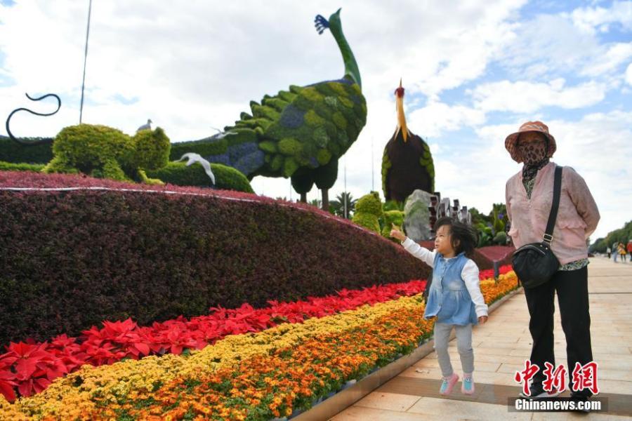 Vívidas esculturas saludan en Kunming la reunión ONU sobre biodiversidad