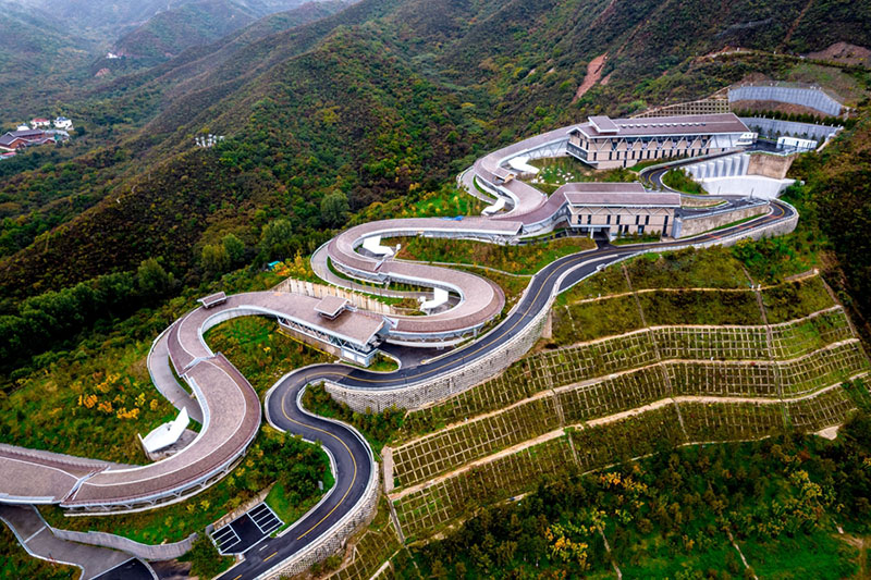 Vista aérea del Centro Nacional de Deslizamiento de los Juegos Olímpicos y Paralímpicos de Invierno Beijing 2022