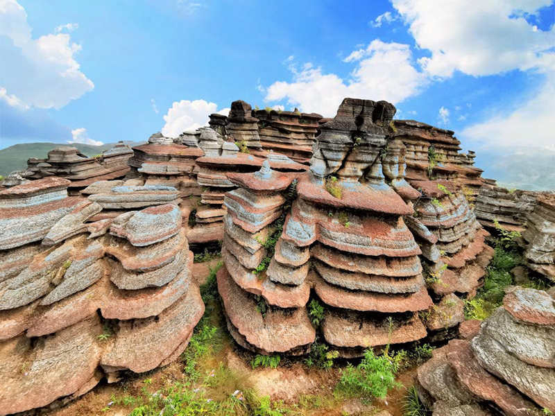 Fascinante bosque de piedra roja revela su vibrante antigüedad en Guizhou