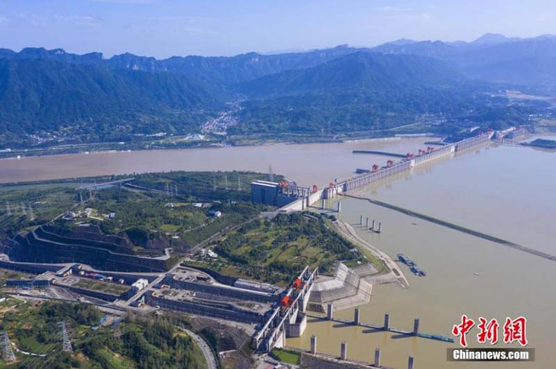 Foto tomada el 19 de octubre de 2021, muestra la navegación ordenada en el embalse de las Tres Gargantas. (Foto: Servicio de Noticias de China / Nie Shuang)