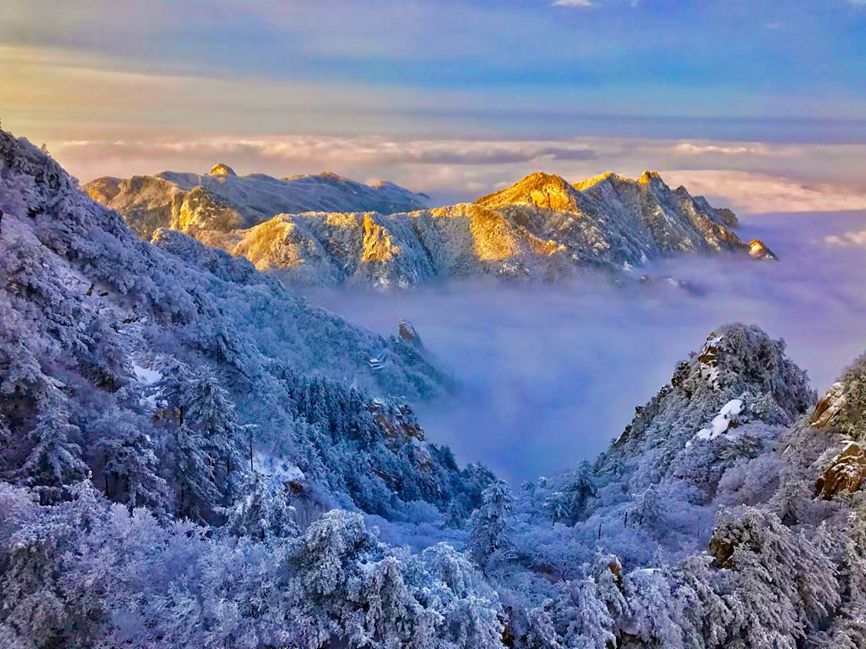 Monta?a Yaoshan cubierta de nieve en Henan: una imagen de cuento de hadas