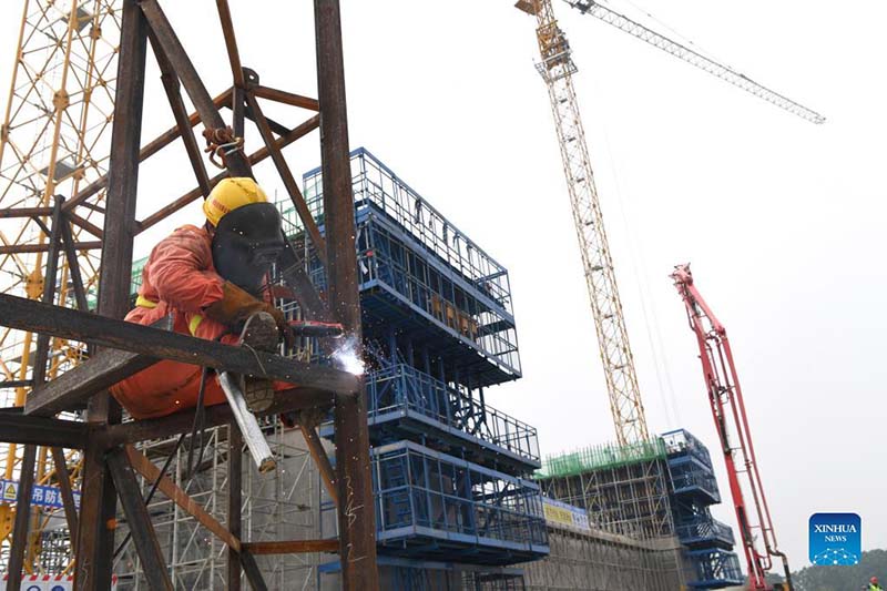 Imágenes del puente Longmen en construcción en la ciudad de Qinzhou