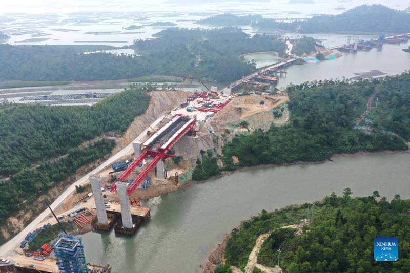 Imágenes del puente Longmen en construcción en la ciudad de Qinzhou